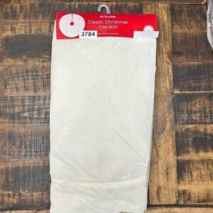 Classic Christmas tree skirt new with tag 48” made in India